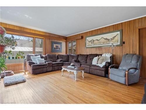 425 Norfolk Street S, Simcoe, ON - Indoor Photo Showing Living Room