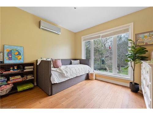425 Norfolk Street S, Simcoe, ON - Indoor Photo Showing Bedroom