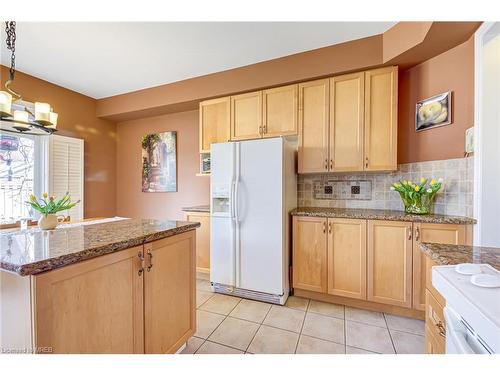 2555 Nichols Drive, Oakville, ON - Indoor Photo Showing Kitchen