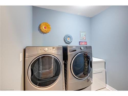 2555 Nichols Drive, Oakville, ON - Indoor Photo Showing Laundry Room