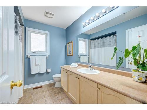 2555 Nichols Drive, Oakville, ON - Indoor Photo Showing Bathroom