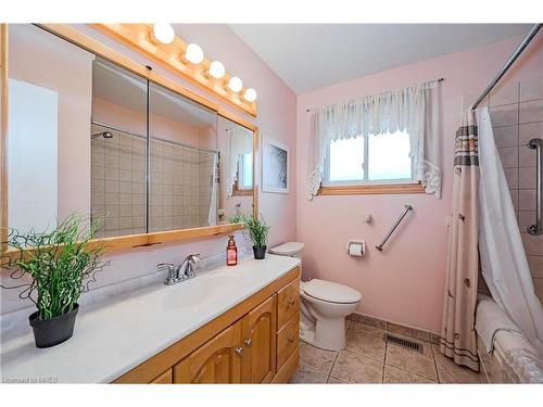 394 Victoria Road N, Guelph, ON - Indoor Photo Showing Bathroom