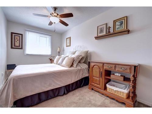 56-5005 Pinedale Avenue, Burlington, ON - Indoor Photo Showing Bedroom