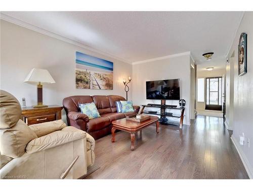56-5005 Pinedale Avenue, Burlington, ON - Indoor Photo Showing Living Room