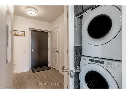 1712-181 King Street S, Waterloo, ON - Indoor Photo Showing Laundry Room