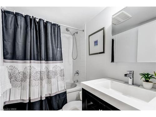 Ll08-816 Lansdowne Avenue, Toronto, ON - Indoor Photo Showing Bathroom