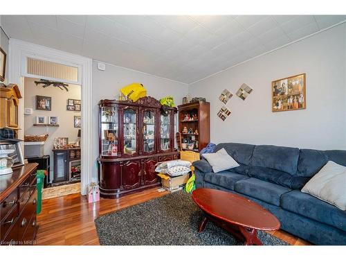 26 Park Avenue, Brantford, ON - Indoor Photo Showing Living Room