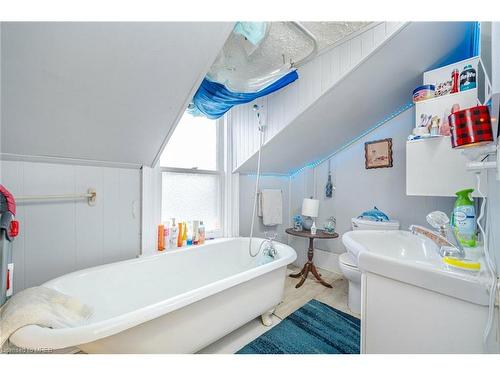 26 Park Avenue, Brantford, ON - Indoor Photo Showing Bathroom