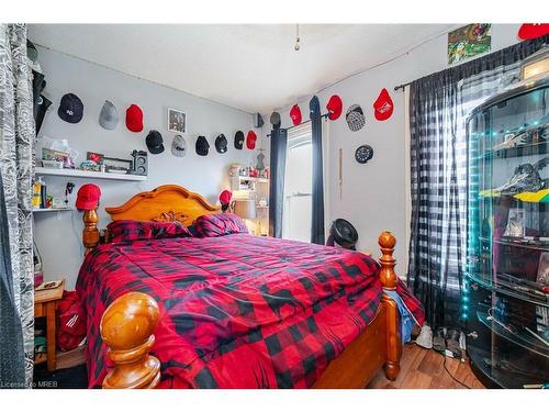 26 Park Avenue, Brantford, ON - Indoor Photo Showing Bedroom