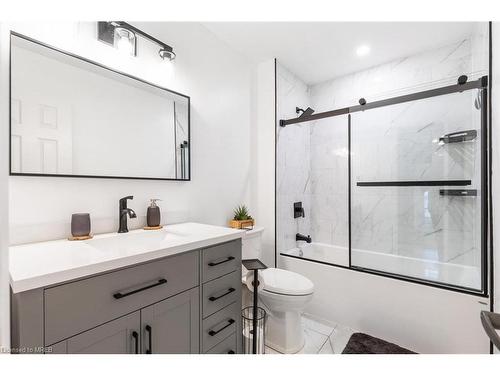 7107 Cadiz Crescent, Mississauga, ON - Indoor Photo Showing Bathroom