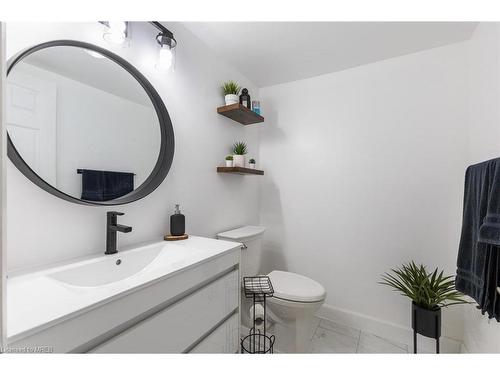 7107 Cadiz Crescent, Mississauga, ON - Indoor Photo Showing Bathroom