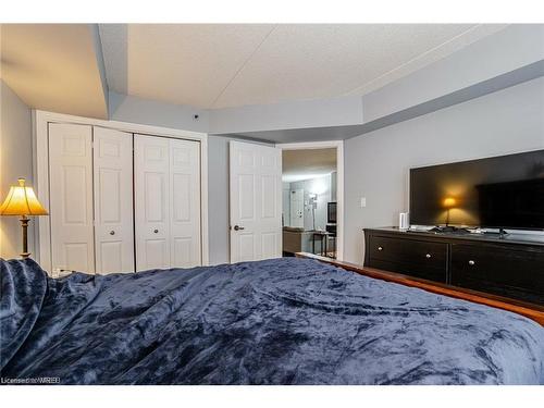 107-4003 Kilmer Drive, Burlington, ON - Indoor Photo Showing Bedroom