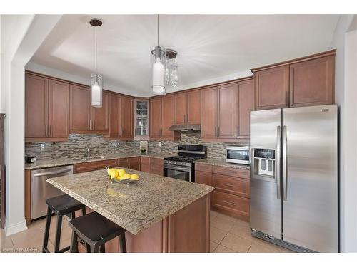 974 Seivert Place, Milton, ON - Indoor Photo Showing Kitchen With Upgraded Kitchen