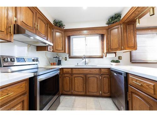 73 Thomson Drive, Waterdown, ON - Indoor Photo Showing Kitchen With Double Sink