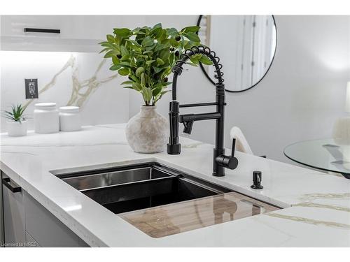 331 Rawdon Street, Brantford, ON - Indoor Photo Showing Kitchen With Double Sink