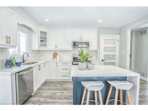 15 Third Avenue, Orangeville, ON - Indoor Photo Showing Kitchen With Upgraded Kitchen