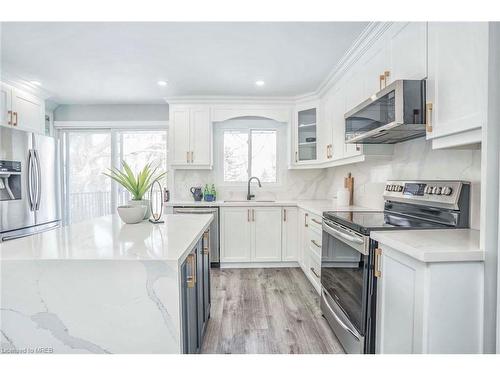 15 Third Avenue, Orangeville, ON - Indoor Photo Showing Kitchen With Stainless Steel Kitchen With Upgraded Kitchen