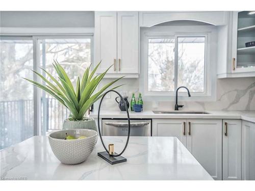 15 Third Avenue, Orangeville, ON - Indoor Photo Showing Kitchen With Upgraded Kitchen