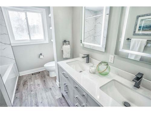 15 Third Avenue, Orangeville, ON - Indoor Photo Showing Bathroom