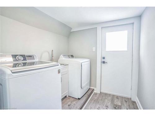15 Third Avenue, Orangeville, ON - Indoor Photo Showing Laundry Room
