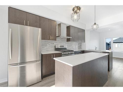 19-314 Equestrian Way, Cambridge, ON - Indoor Photo Showing Kitchen With Stainless Steel Kitchen With Upgraded Kitchen