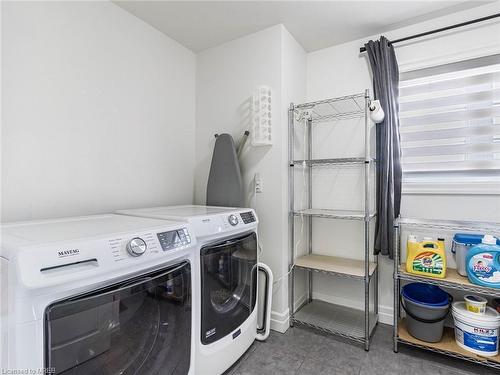 1-135 Hardcastle Drive, Cambridge, ON - Indoor Photo Showing Laundry Room