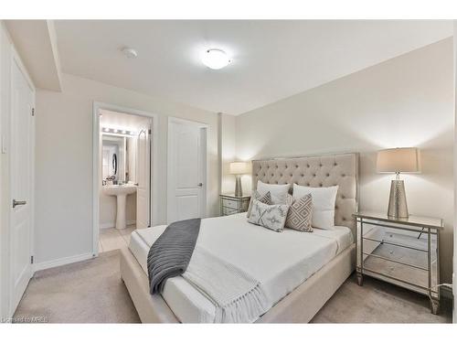 58-2441 Greenwich Drive, Oakville, ON - Indoor Photo Showing Bedroom