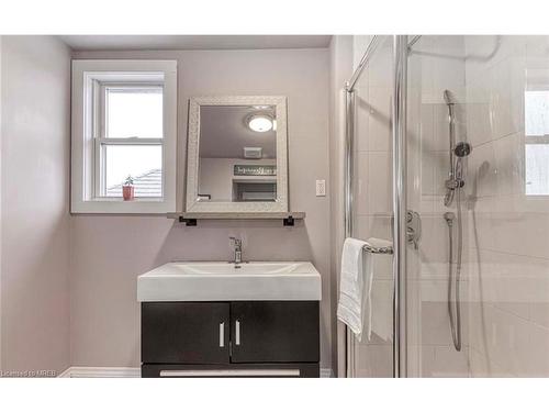 30 Clemow Avenue, Greater Sudbury, ON - Indoor Photo Showing Bathroom