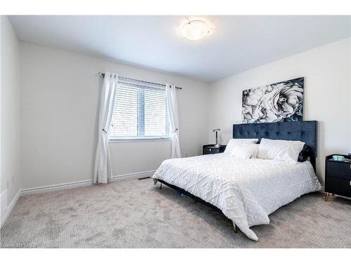 8741 Dogwood Crescent Crescent, Niagara Falls, ON - Indoor Photo Showing Bedroom