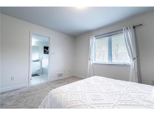 8741 Dogwood Crescent Crescent, Niagara Falls, ON - Indoor Photo Showing Bedroom