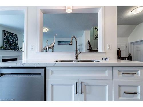 8741 Dogwood Crescent Crescent, Niagara Falls, ON - Indoor Photo Showing Kitchen With Double Sink