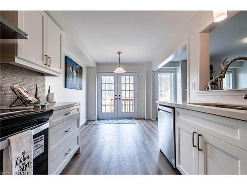 8741 Dogwood Crescent Crescent, Niagara Falls, ON - Indoor Photo Showing Kitchen With Upgraded Kitchen