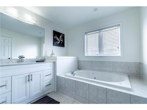 8741 Dogwood Crescent Crescent, Niagara Falls, ON - Indoor Photo Showing Bathroom