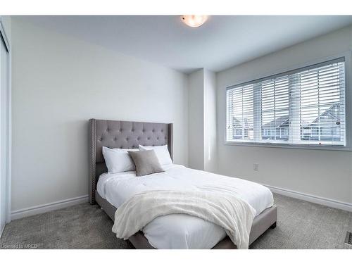 8741 Dogwood Crescent Crescent, Niagara Falls, ON - Indoor Photo Showing Bedroom