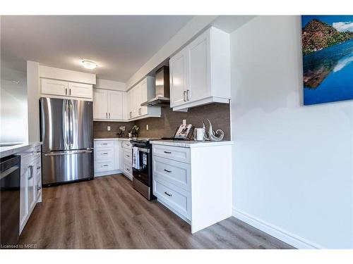 8741 Dogwood Crescent Crescent, Niagara Falls, ON - Indoor Photo Showing Kitchen