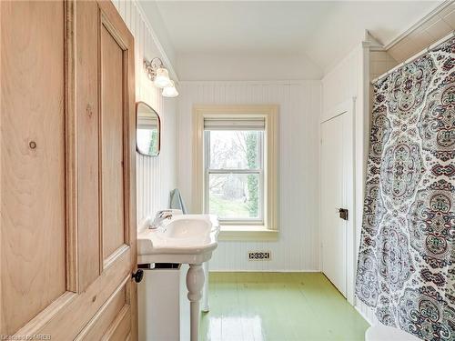 200 Gordon St, Shelburne, ON - Indoor Photo Showing Bathroom