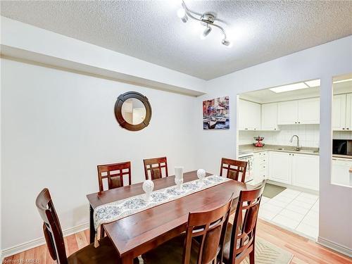 209-135 Hillcrest Avenue, Mississauga, ON - Indoor Photo Showing Dining Room