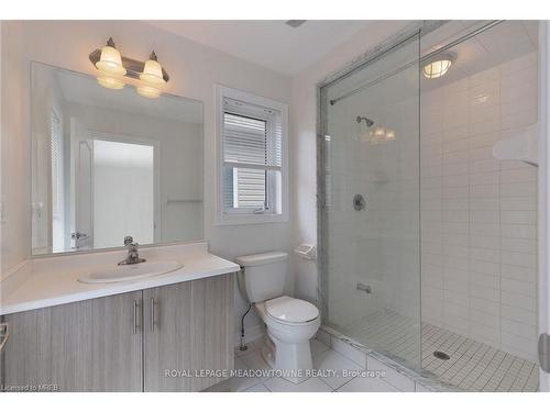 72 Mullholland Avenue, Cambridge, ON - Indoor Photo Showing Bathroom