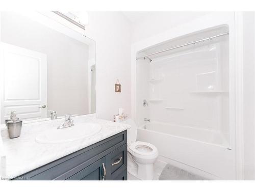68-7536 Lionshead Avenue, Niagara Falls, ON - Indoor Photo Showing Bathroom