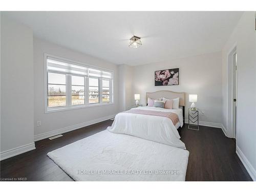 261 Crafter Crescent, Hamilton, ON - Indoor Photo Showing Bedroom