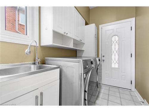 3538 Burgess Crescent, Mississauga, ON - Indoor Photo Showing Laundry Room