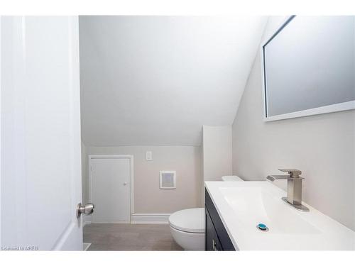 4554 Third Avenue, Niagara Falls, ON - Indoor Photo Showing Bathroom