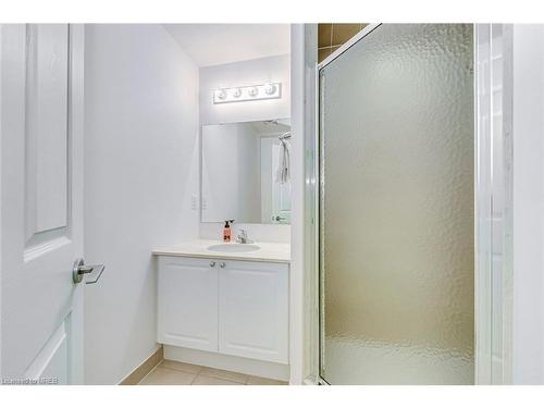 1111-2379 Central Park Drive, Oakville, ON - Indoor Photo Showing Bathroom