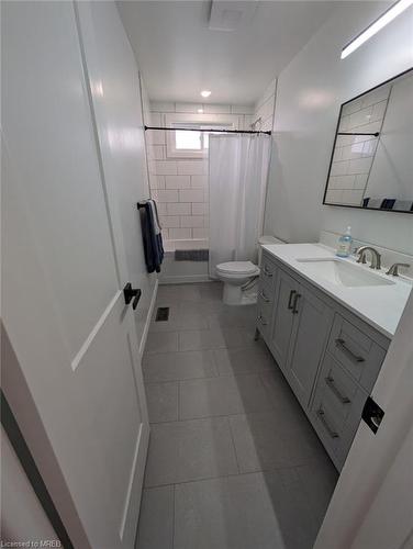 1126 Prince Philip Drive, London, ON - Indoor Photo Showing Bathroom
