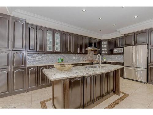 548 Fernforest Drive, Brampton, ON - Indoor Photo Showing Kitchen With Double Sink With Upgraded Kitchen