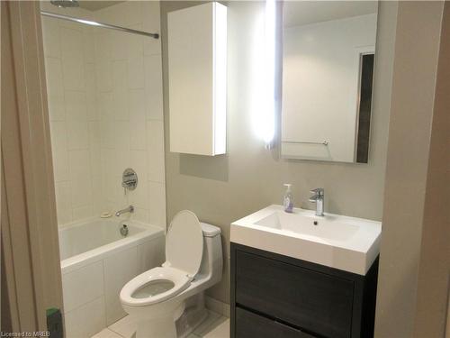 25 Oxley Street, Toronto, ON - Indoor Photo Showing Bathroom