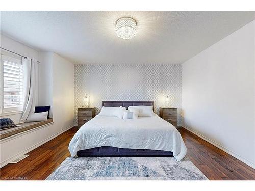 4276 Vivaldi Road, Burlington, ON - Indoor Photo Showing Bedroom