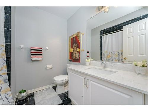 314 Duncan Duncan Lane, Milton, ON - Indoor Photo Showing Bathroom
