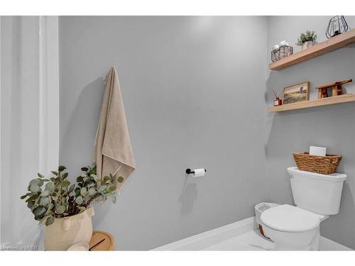 11715 Plank Road, Eden, ON - Indoor Photo Showing Bathroom