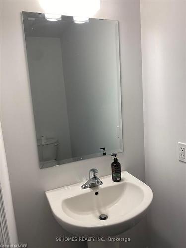 29 Faith Street, Cambridge, ON - Indoor Photo Showing Bathroom